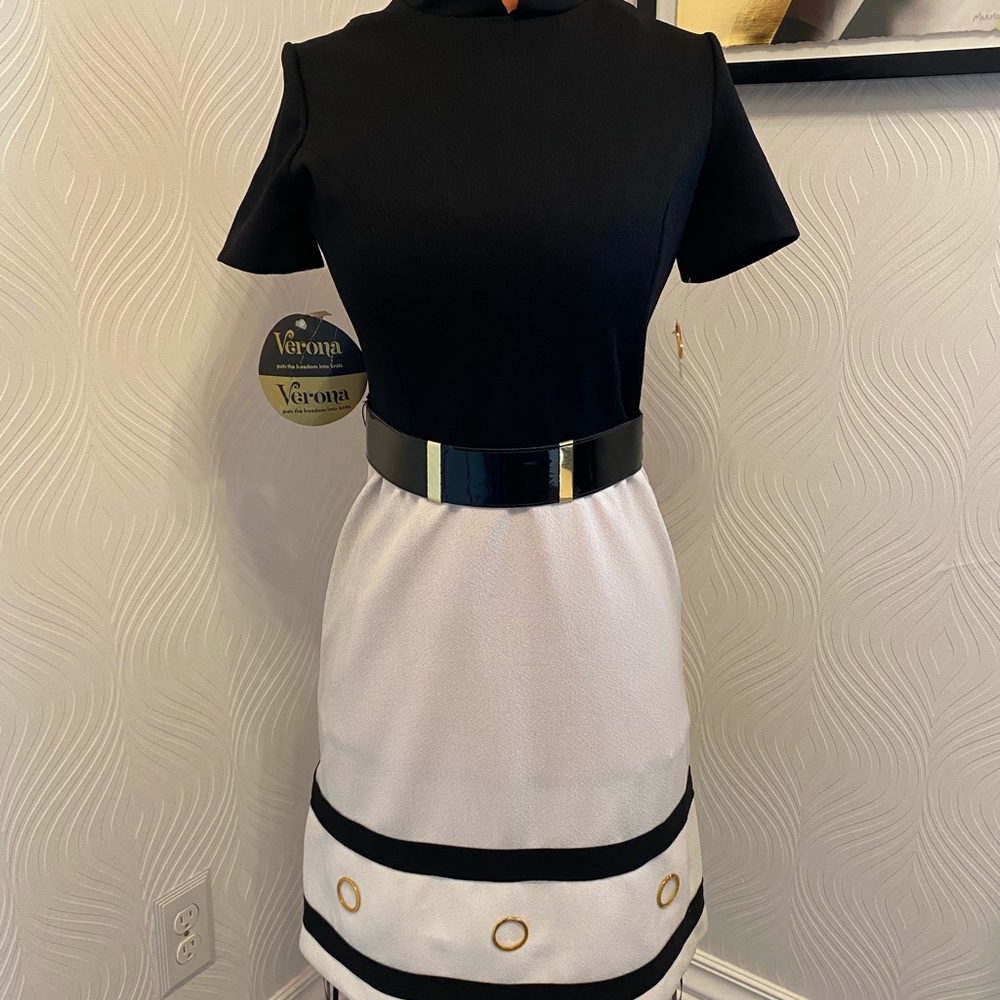 Vintage 60’s Dress with gold details Waist 26 NWT